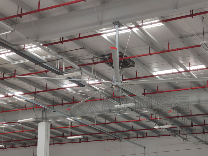 大型車間如何降溫？一臺工業(yè)大風(fēng)扇解決