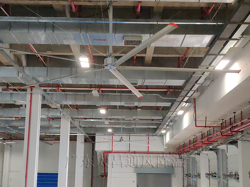 高大空間通風降溫一定要用工業(yè)大風扇,用了才知道效果這么好！