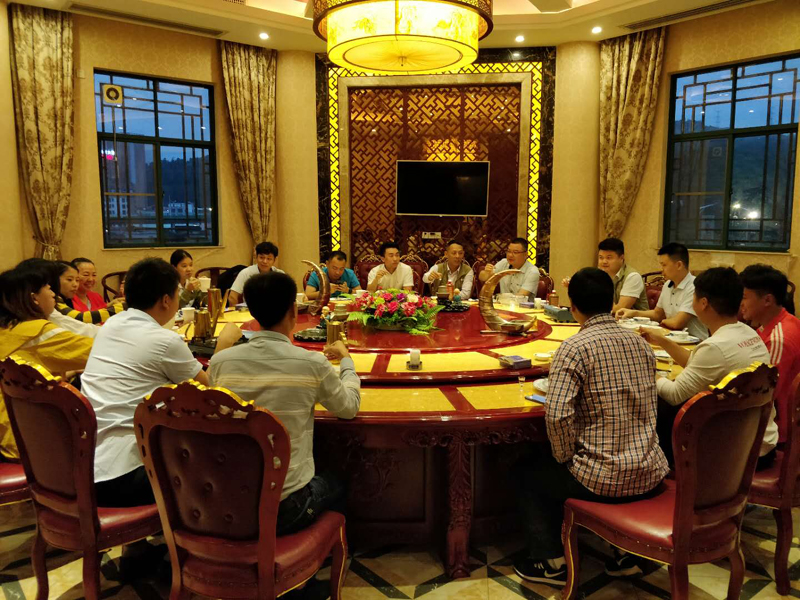 齊心協(xié)力，為公司的未來再創(chuàng)輝煌！