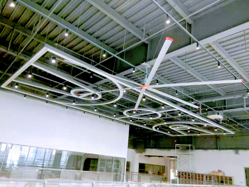 大型廠房通風(fēng)降溫什么設(shè)備好用？工業(yè)大風(fēng)扇如何？