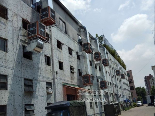 環(huán)保空調(diào)是企業(yè)防暑降溫的必備設(shè)備。